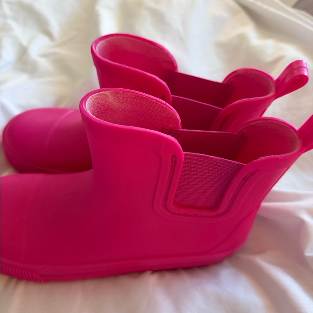 GAP Vibrant Pink Kids Rain Boots